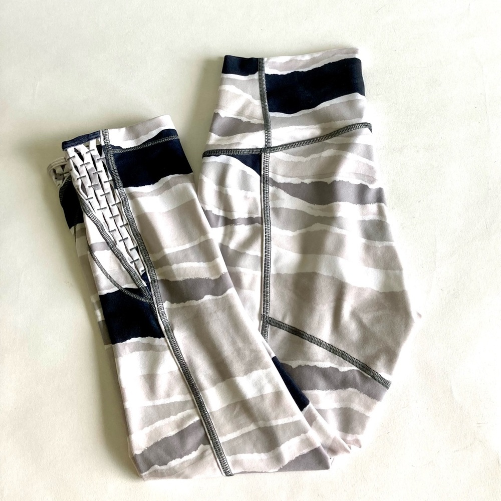 Lululemon Grey White Black Leggings size 6